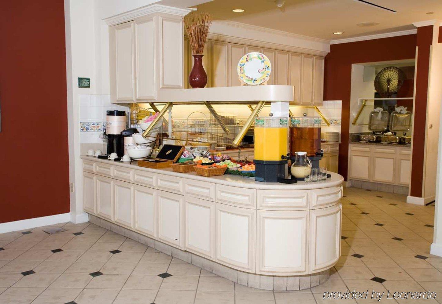Hilton Garden Inn Окбрук Террас Ресторан фото